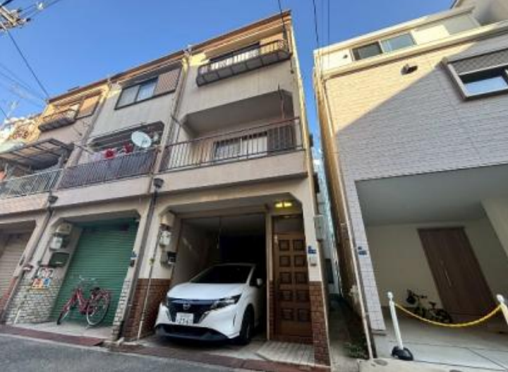 ☆令和7年10月リフォーム済！シャッター付ガレージ！